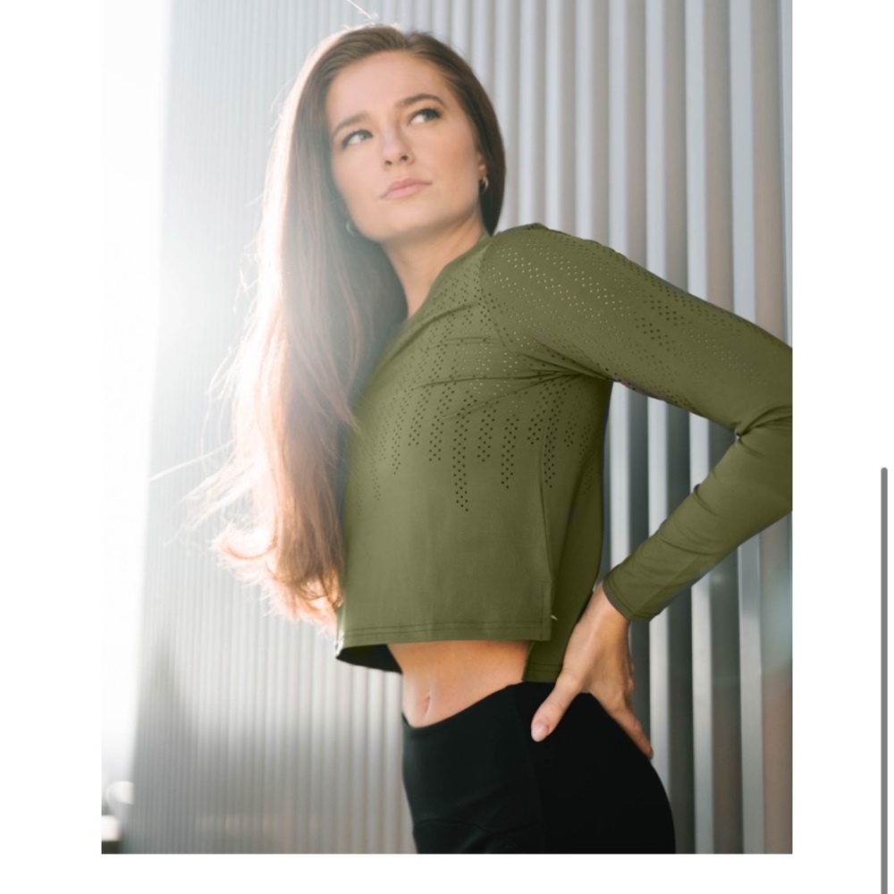 NWT Zyia Olive Chillcicle Crop Long T RC, S